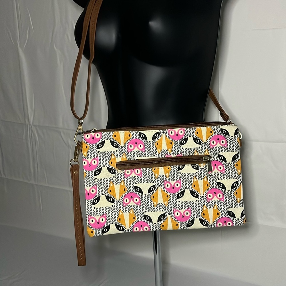 Crossbody/wristlet